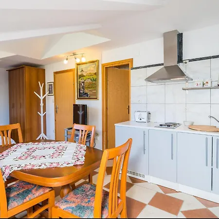 Gorgeous Apartment In Zaton Veliki Apartment